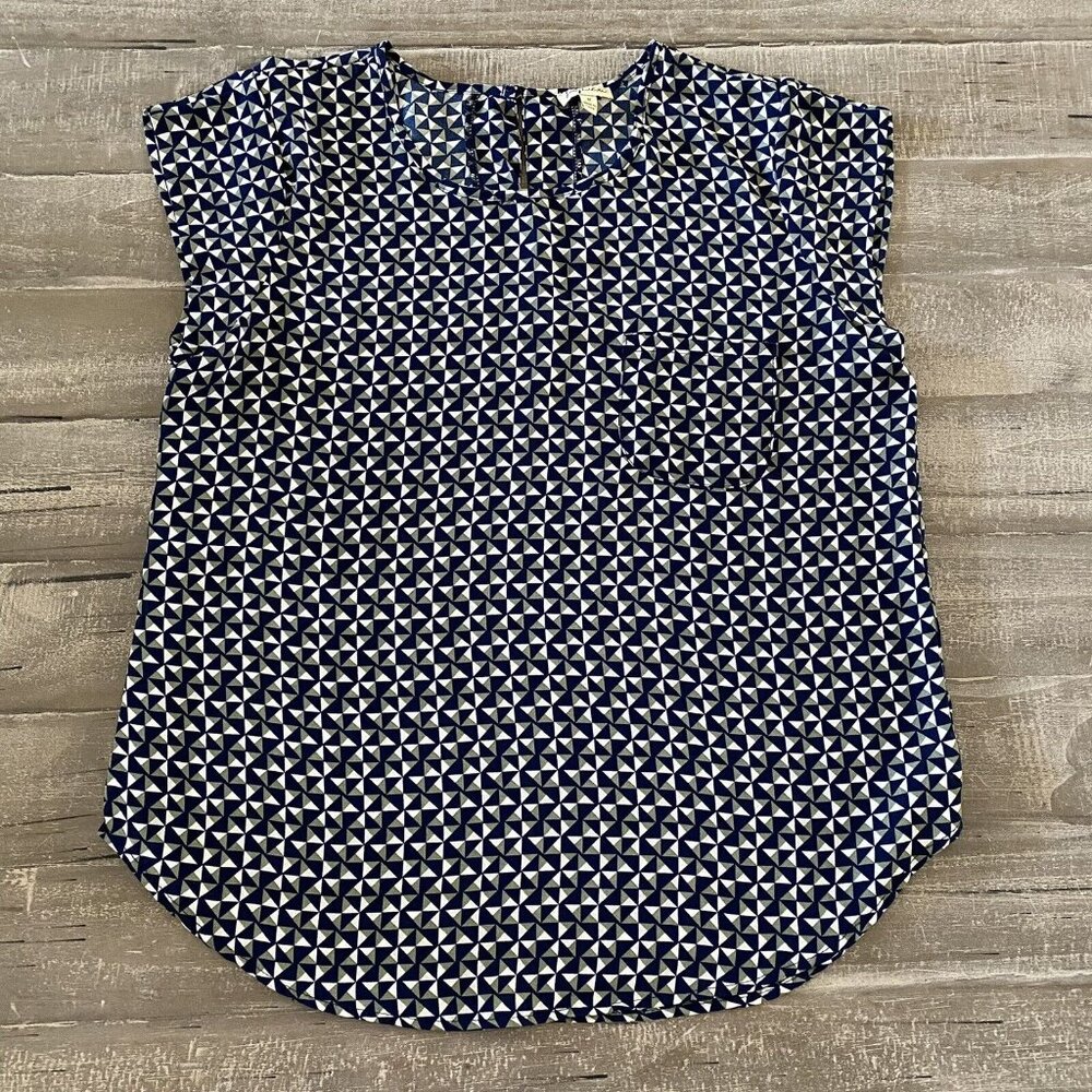 Lily White Women's Blouse‎ Size Medium Lightweight Shirt Sleeve Geometric Navy